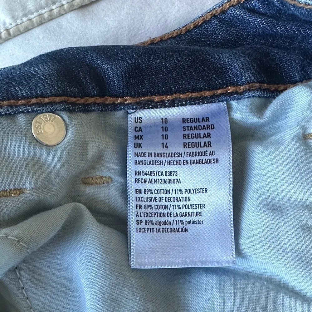 American Eagle Women’s Blue Jeans - Picture 4 of 4